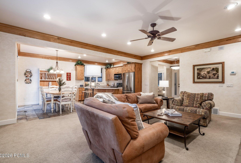 014_1164nvillagecircle-41_32