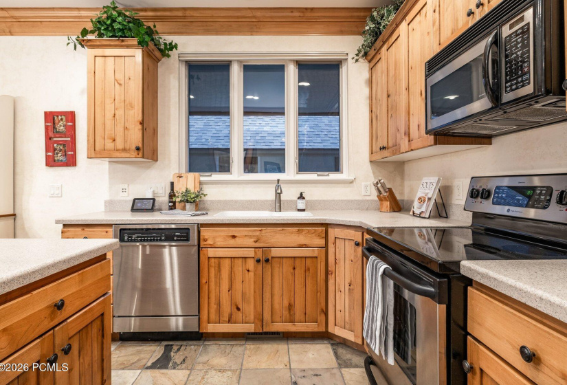 015_1164nvillagecircle-45_206