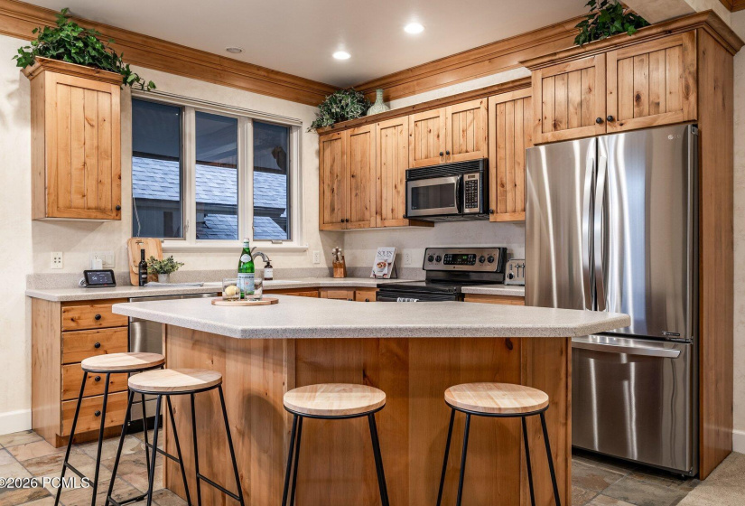 016_1164nvillagecircle-43_708