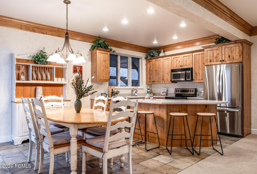 018_1164nvillagecircle-42_800