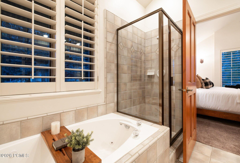 026_1164nvillagecircle-35_19