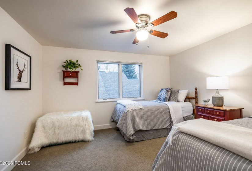 035_1164nvillagecircle-19_529