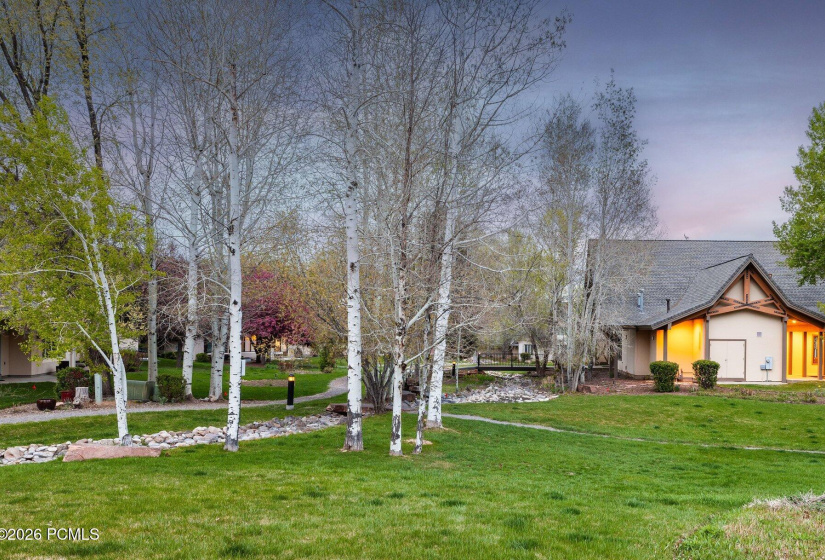 004_1164nvillagecircle-49_696