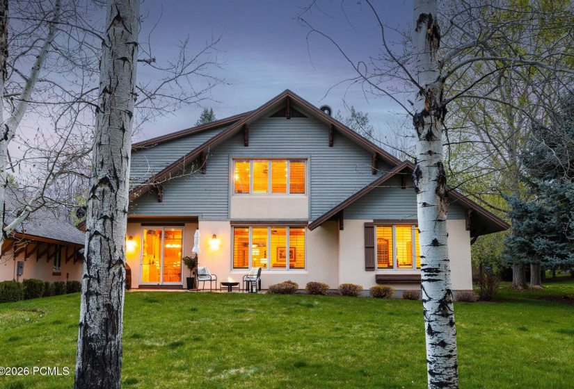 042_1164nvillagecircle-15_900