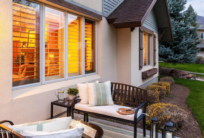 044_1164nvillagecircle-18_609