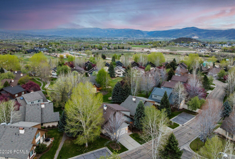 048_1164nvillagecircle-03_608