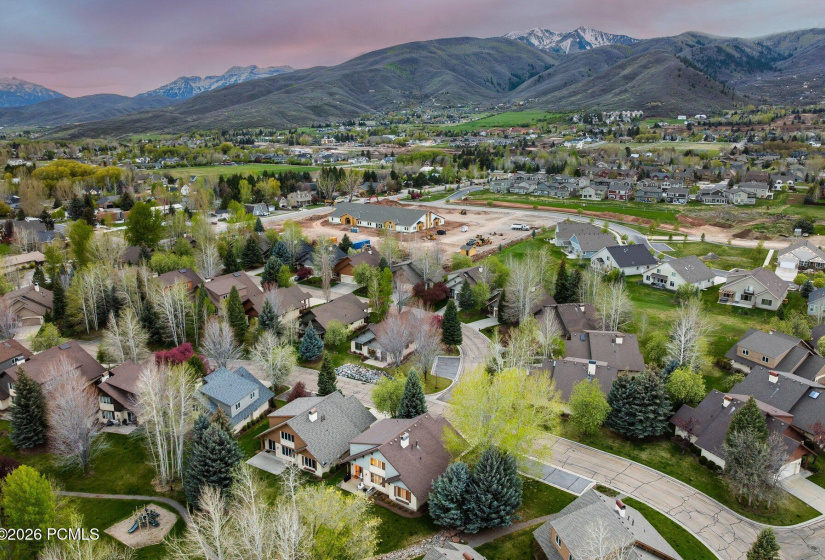 049_1164nvillagecircle-04_401