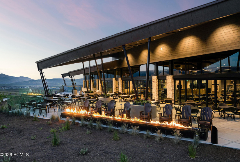 05_The Hills Clubhouse_Promontory