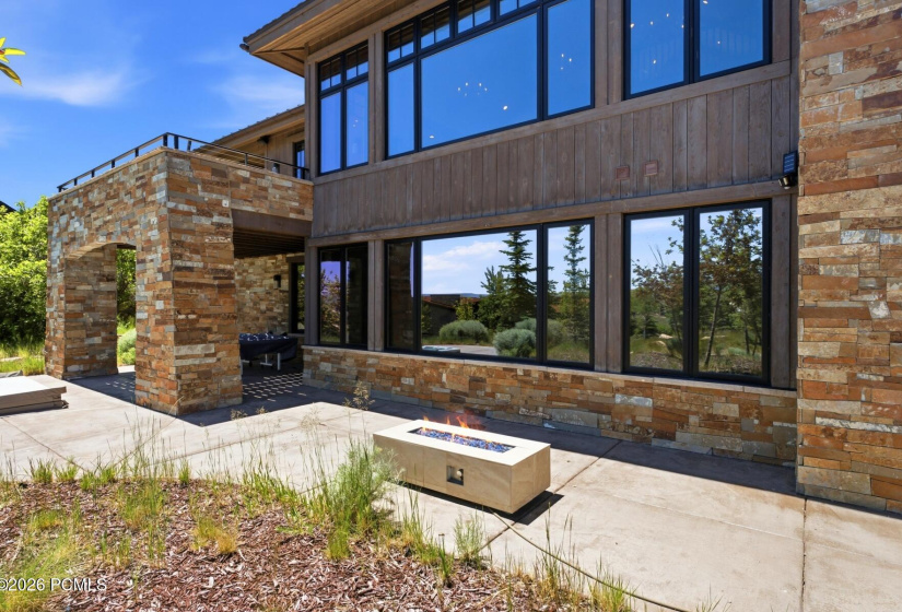 9468 Dye Cabins Drive, Park City, Utah 84098, 4 Bedroom Bedrooms, ,4 BathroomBathrooms,Residential,For Sale,Dye Cabins,12602757